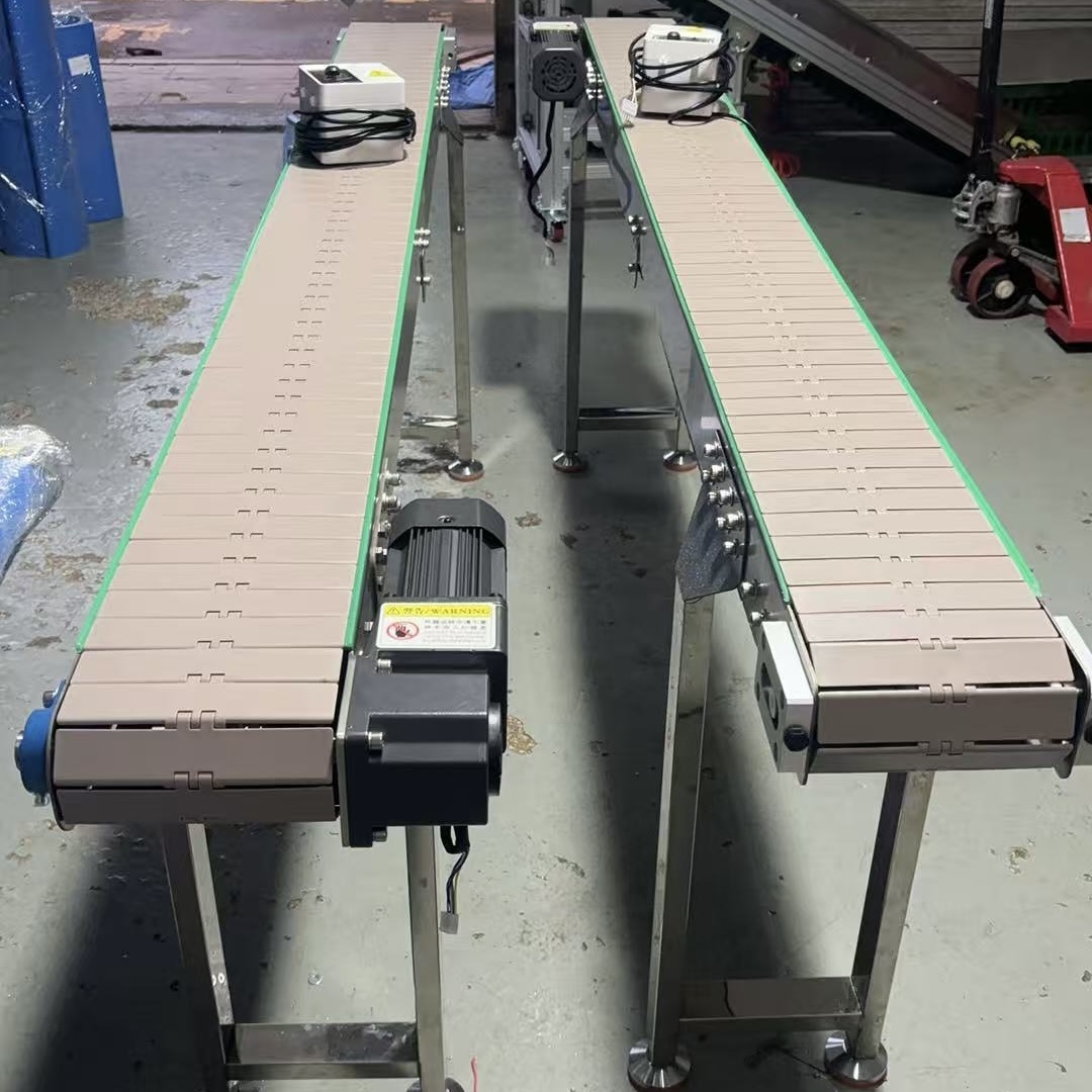 Straight-line plastic chain plate conveyor